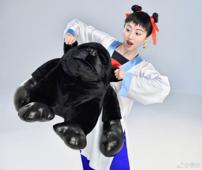 景甜变身哪吒勇斗金刚 这造型有点一言难尽 景甜变身哪吒勇斗金刚 这造型有点一言难尽