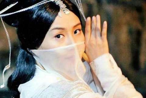 同部古装剧中戴面纱,刘诗诗揭开面纱惊艳四座,她没法比差距真大