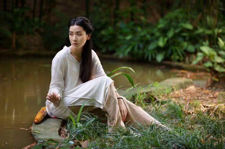 读睡精选古诗词 日暮炊烟屋上旋,蝉鸣蛙鼓响云