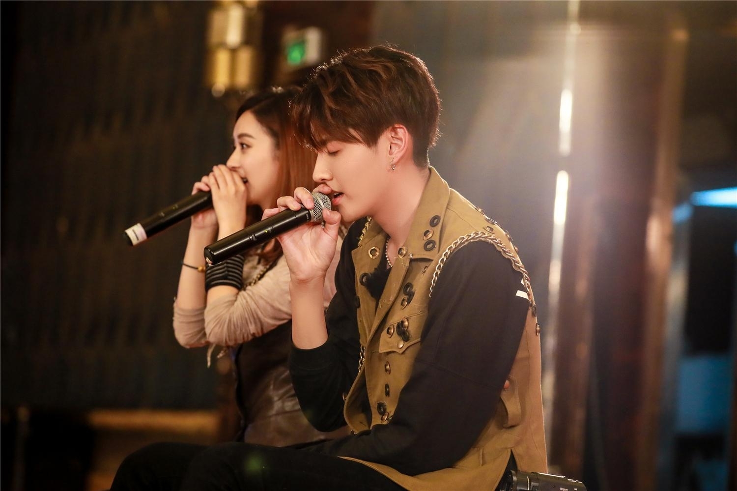 赵丽颖微博公布恋情,网友却纷纷安慰吴亦凡:丽