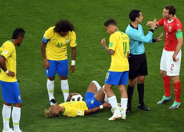 巴西队未来堪忧?内马尔这脾气难整住,他真该在