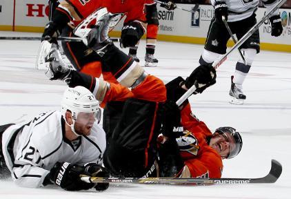 NHL29日战况:鸭队4-2擒国王 佩里帽子戏法 NHL29日战况:鸭队4-2擒国王 佩里帽子戏法