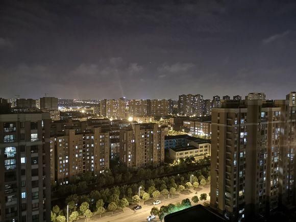 华为p20pro的莱卡三摄能超越入门单反吗?手机