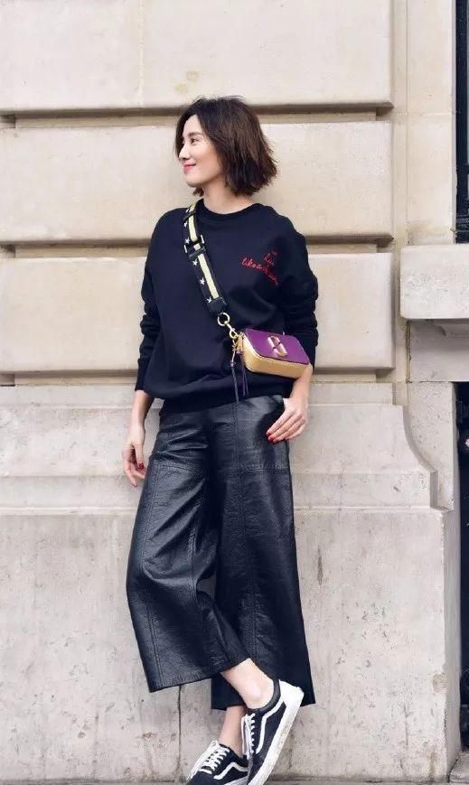 阔腿裤+平底鞋,2018开春时尚搭配,但很多人不