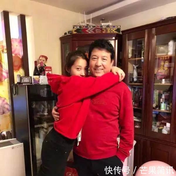 唐嫣这次穿的裙子难度太高了,而热巴的高跟鞋