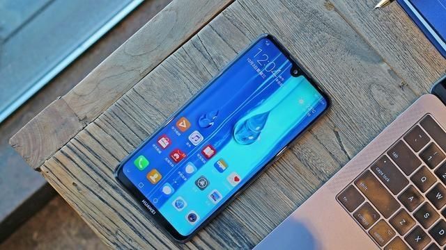 巨屏更有大智慧!7.12英寸华为畅享 MAX上手体