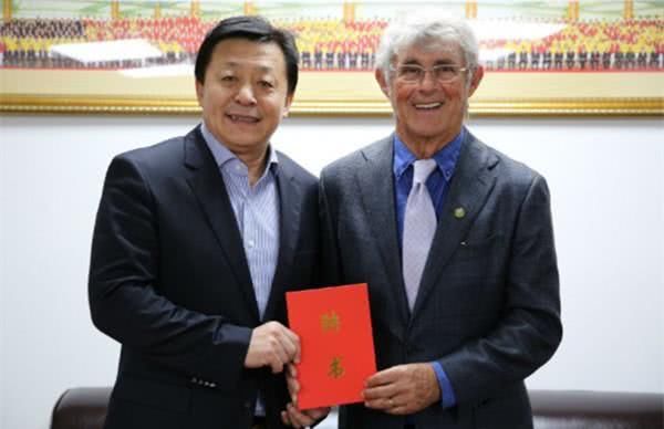 任?中国杯后一做法引发争议,球迷怒斥:不如请回米卢