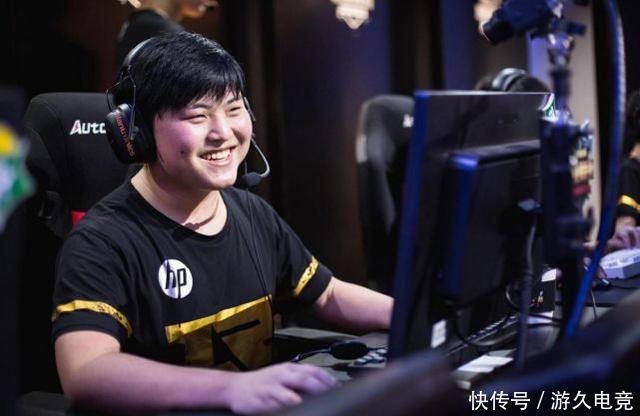 LOL:UZI直播无意暴露出QQ号 瞬间被粉丝爆破