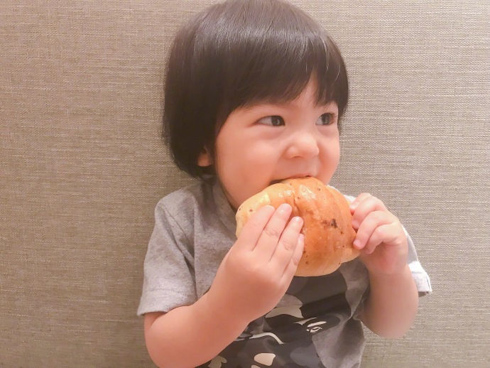 一岁半的波妞修思羽近照,网友:比咘咘一岁半的