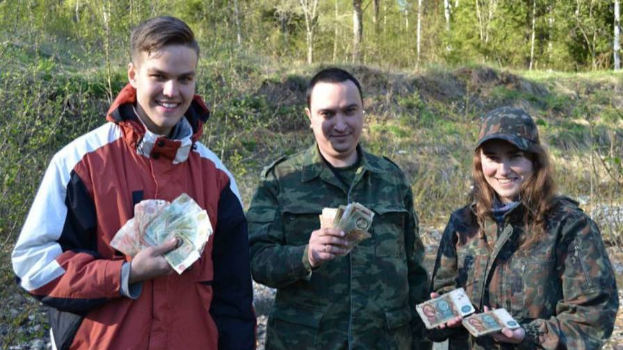 探险者发现秘密金库 数十亿苏联纸币铺满地 探险者发现秘密金库 数十亿苏联纸币铺满地