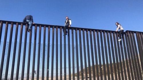 白宫表示愿就边境建墙一事与国会合作 避免政府关门 白宫表示愿就边境建墙一事与国会合作 避免政府关门