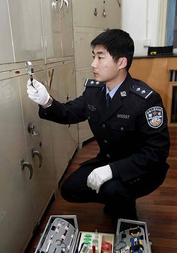 杨光磊:勇敢忠诚铸警魂 杨光磊:勇敢忠诚铸警魂