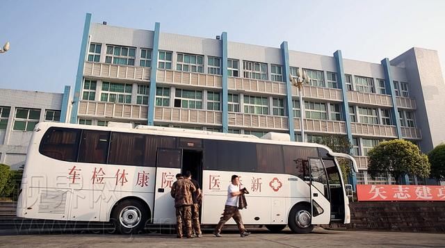 流动医院进军营 为兵服务送健康