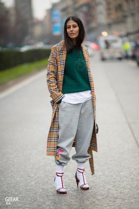 时尚女生短袜穿搭灵感:一双高跟鞋也能靠不同