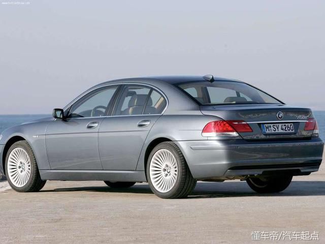宝马e66是第四代宝马7系的长轴距版车型,与此同时还有标准轴距的e65