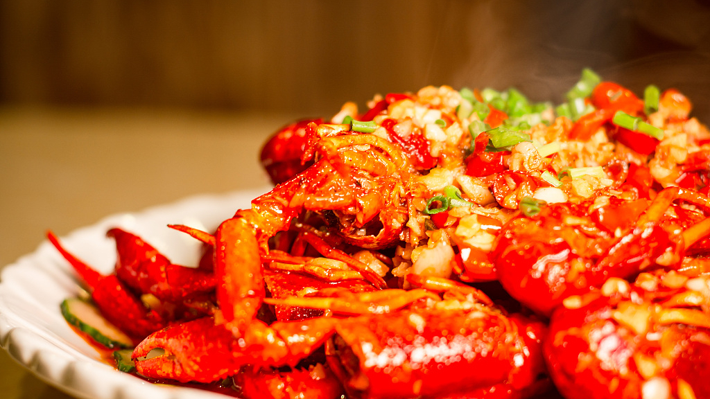 嗨如科技 “夜宵顶流”小龙虾的行业之变