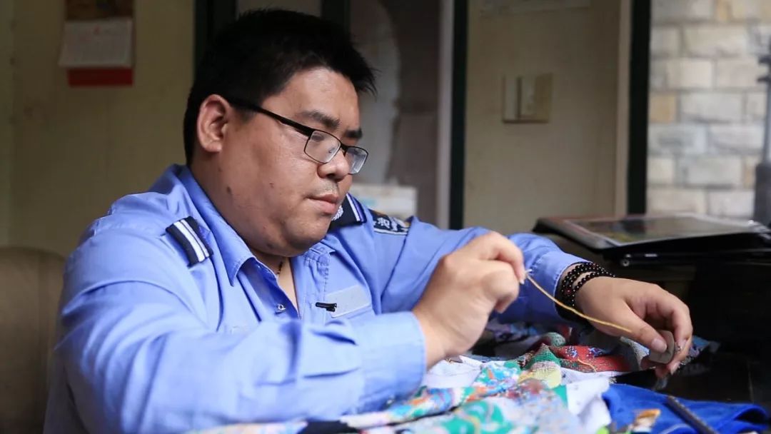 杭州胖保安迷上绣花,拒绝减肥:开心就好,我不找女友