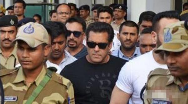 萨尔曼汗为什么被捕 在印度他与阿米尔汗齐名