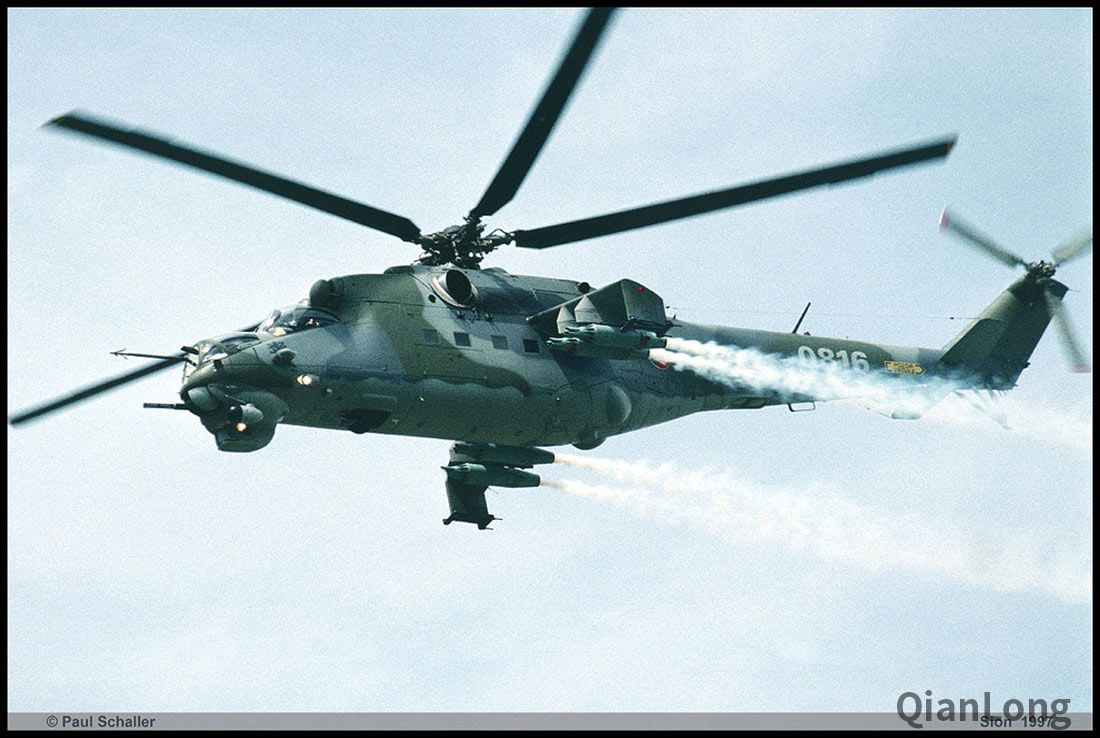 在瑞士进行飞行表演的捷克米-24V武装直升机