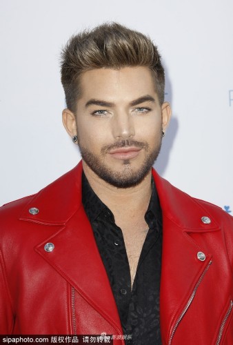 组图:亚当·兰伯特穿红皮衣 遭亚伦·卡特袭胸面容 组图:亚当·兰伯特穿红皮衣 遭亚伦·卡特袭胸面容