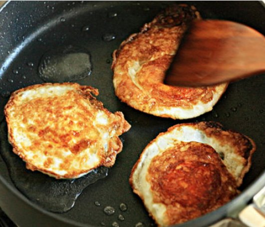 鸡蛋营养丰富,但吃错方法对身体不利