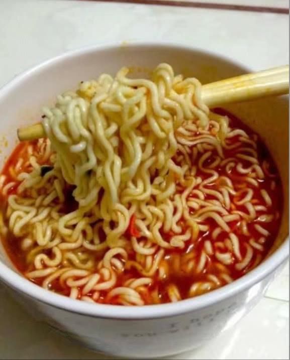 最不要脸景区!一桶泡面就要60元,景区回复更是把游客惹毛了