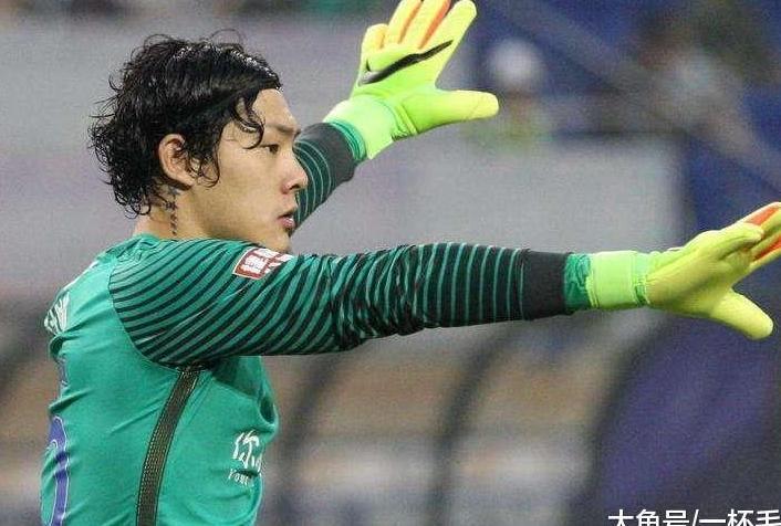 王大雷麒麟臂手抛球纵观全场形成单刀, 随后发