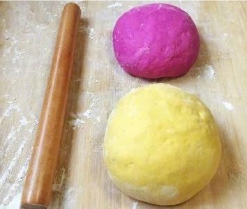 火龙果别直接吃了,做成玫瑰花馒头当早餐,小孩