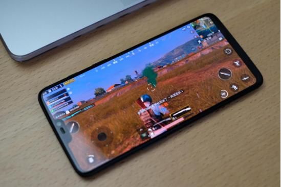 吃鸡开黑利器,一加手机6强性能带来流畅游戏体验助首杀