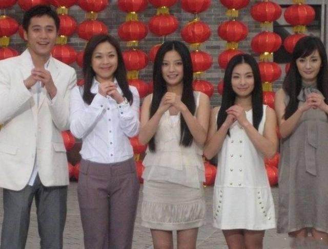 十年前的拉芳广告,杨幂还在给赵薇当背景板,但