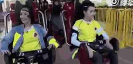 明星坐过山车,迪丽热巴开心,吴亦凡装淡定,王俊