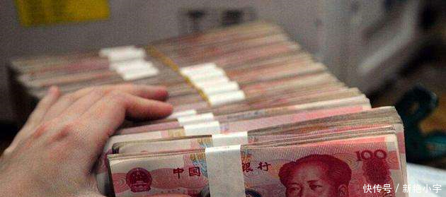 大姑姐买房借10万,5年后姐夫上门还钱,次日去