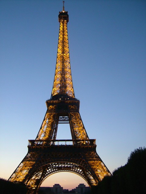 申请法国申根签证:不预定机票和酒店会拒签吗