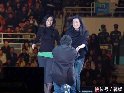 谷建芬最得意徒弟,韩红见了向她下跪,六婚嫁富