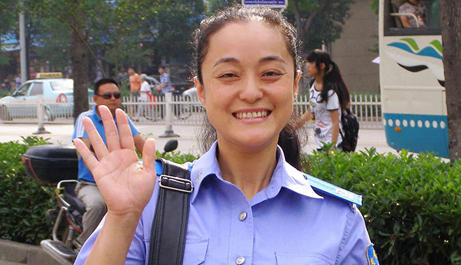 会手语、懂多种方言，这名女司机的技能包不一般