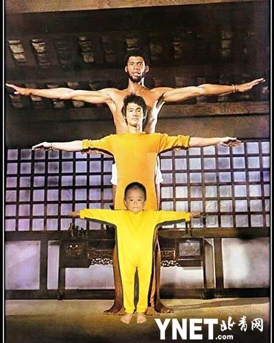 3岁开始习武 现在能做李小龙的二指禅俯卧撑