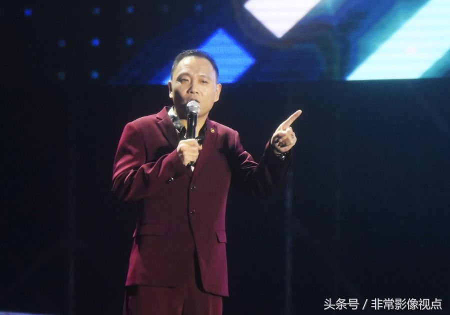 众歌星云集四线小城商演 为什么压轴歌手一上