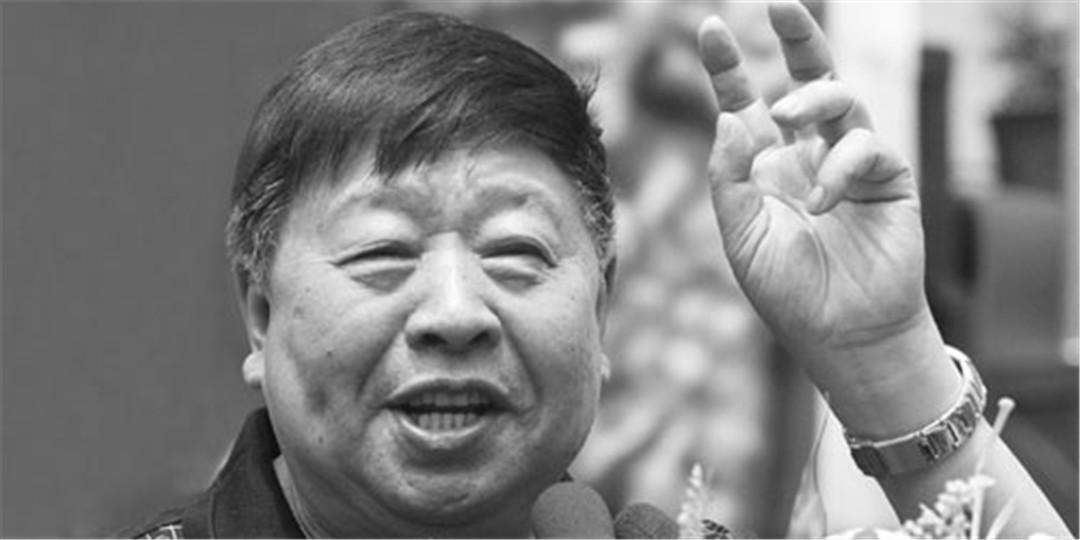 相声《宇宙牌香烟》表演者：马季
