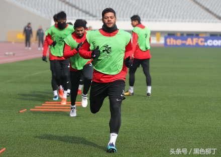 足协赢了?上港亚冠比赛中的伊朗裁判被撤下,换