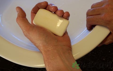 毒隐翅虫皮炎症状有哪些