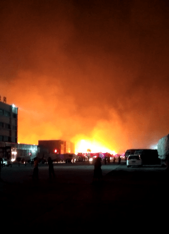 天津新港纸业公司火灾明火基本扑灭 无人员伤亡 天津新港纸业公司火灾明火基本扑灭 无人员伤亡