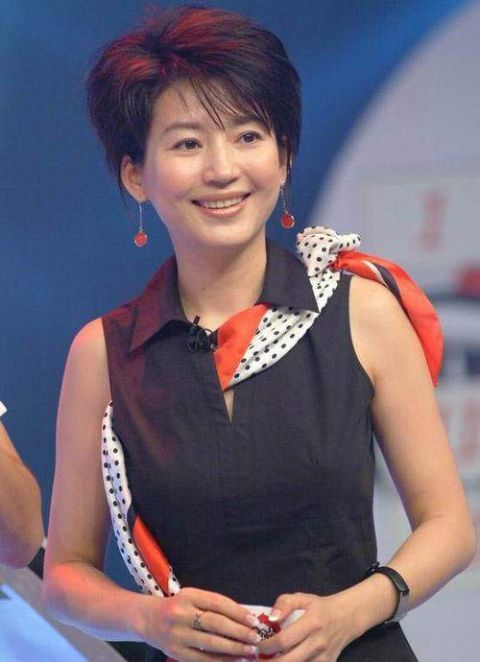 她为了进央视放弃了曾经可以成为豪门阔太,如今生活过成这样-北京时间