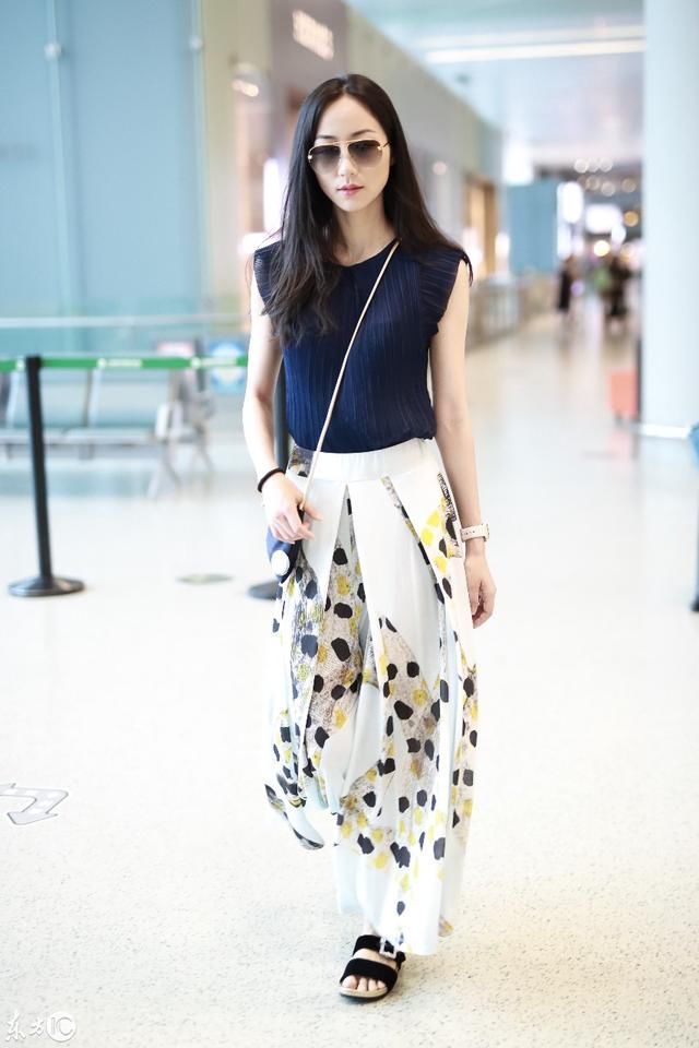 独家:韩雪现身上海,简洁的穿着,给人清新清凉、