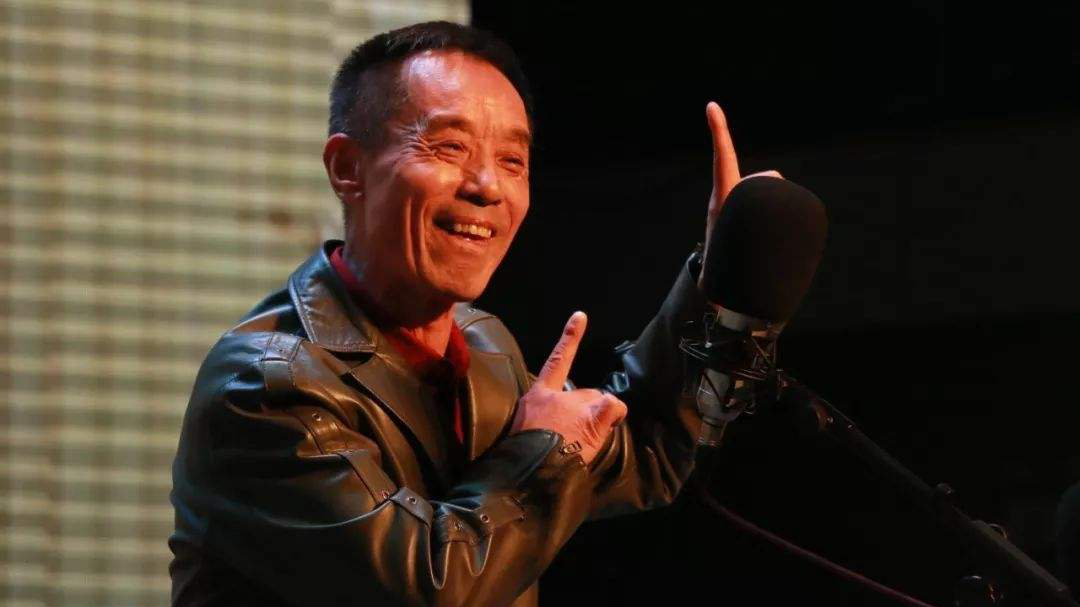 专家夸奖：他是新潮流相声的代表