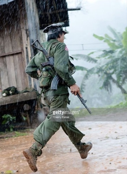 缅甸武装的战地生活:穿"中国军服"打游击