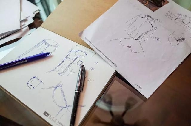 香港中文大学是一个非常开放的地方，不同的观点都可以在这里自由讨论，也可以大胆穿上自己喜欢的衣服。所以并没有人质疑我，为什么会穿裙子去上课。