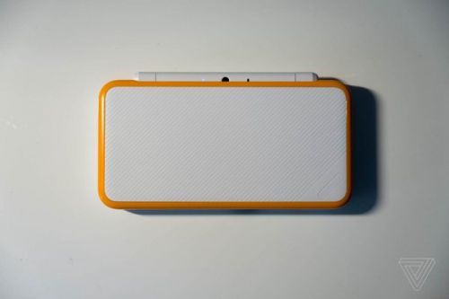 如果不在意3D 任天堂的2DS XL是很棒的掌机
