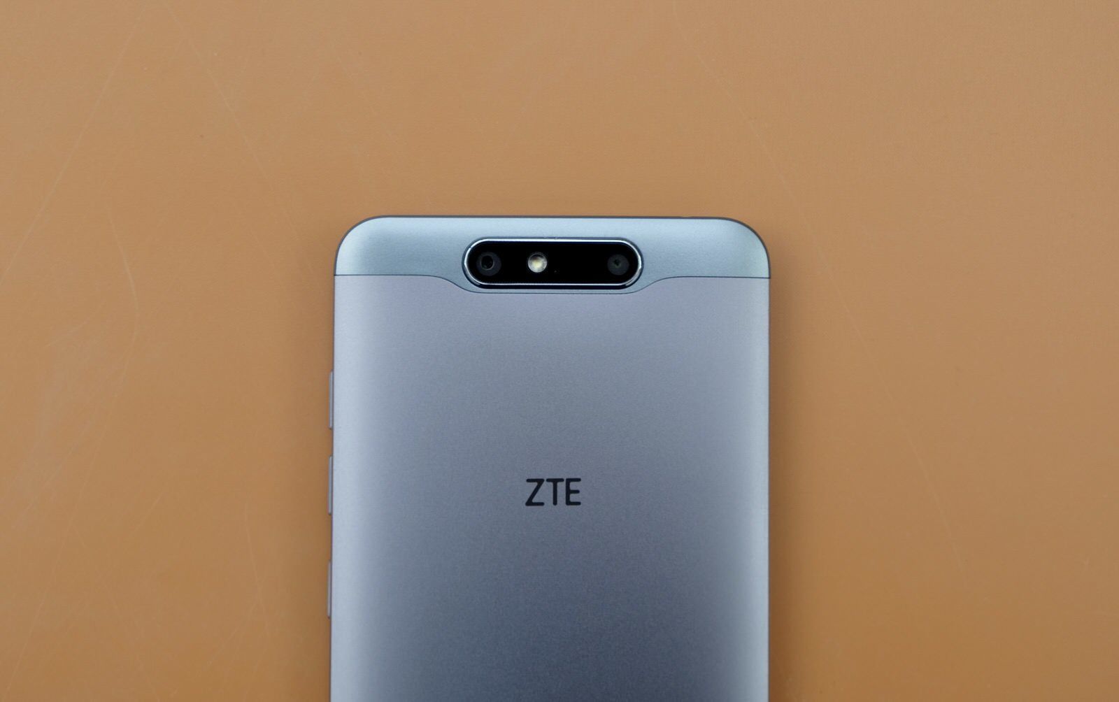 中兴blade v8 开箱上手:又一款千元双摄