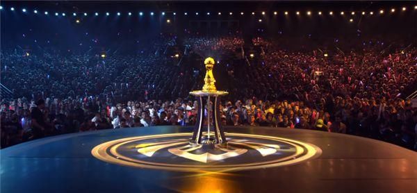 LOL国外网友谈RNG夺冠纪录片:Uzi不仅技术超