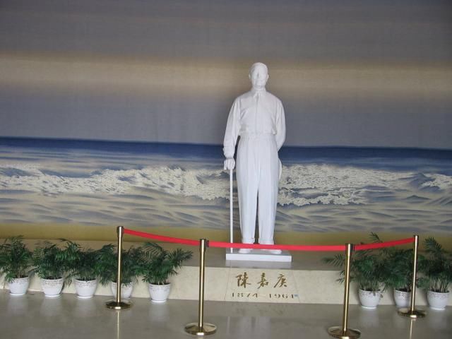 陈嘉庚葬礼极为隆重,周总理、朱德执绋,葬于故